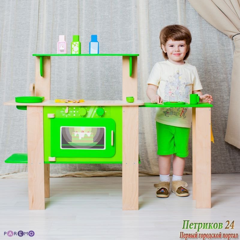 Кухня из дерева для мальчиков и девочек 